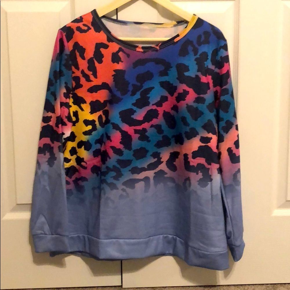 Women's Multicolor Leopard Print Sweatshirt - Casual Crewneck